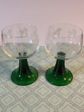 Luminarc France wine glasses set 2 Green beehive stems Vtg
